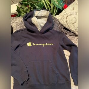 CHAMPION NAVY Ladies SZ:L Hoodie. Has long sleeves & kangaroo pocket Gently Used